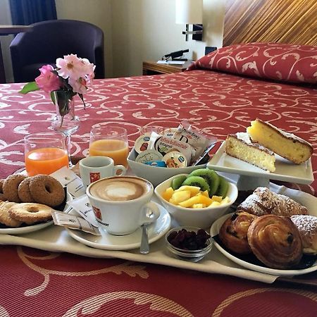 Mh Hotel Piacenza Fiera Extérieur photo