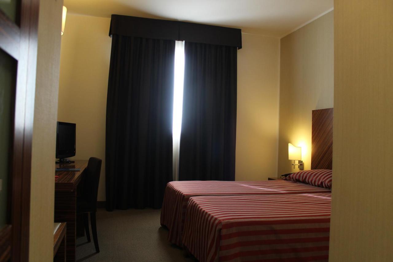 Mh Hotel Piacenza Fiera Extérieur photo