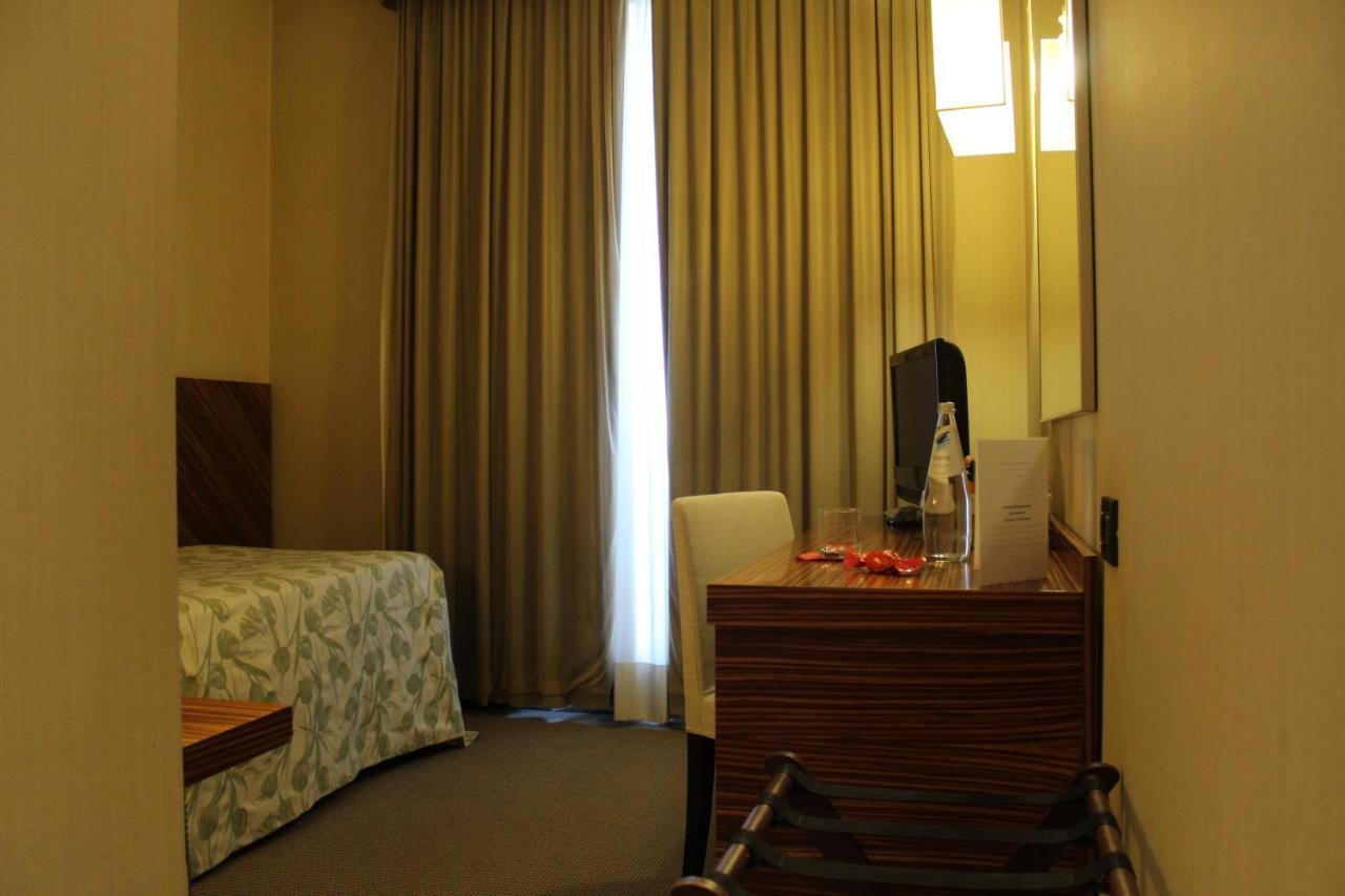 Mh Hotel Piacenza Fiera Extérieur photo