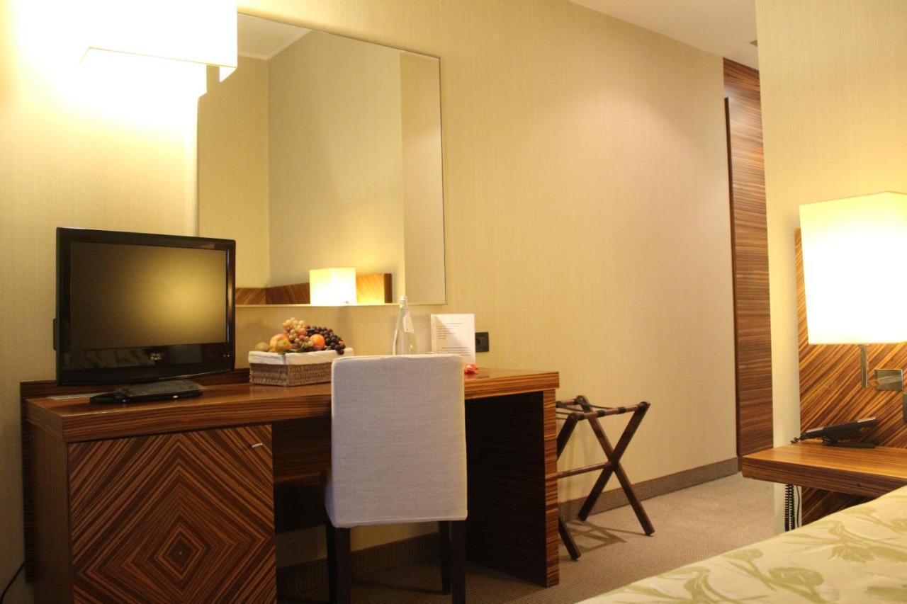 Mh Hotel Piacenza Fiera Extérieur photo