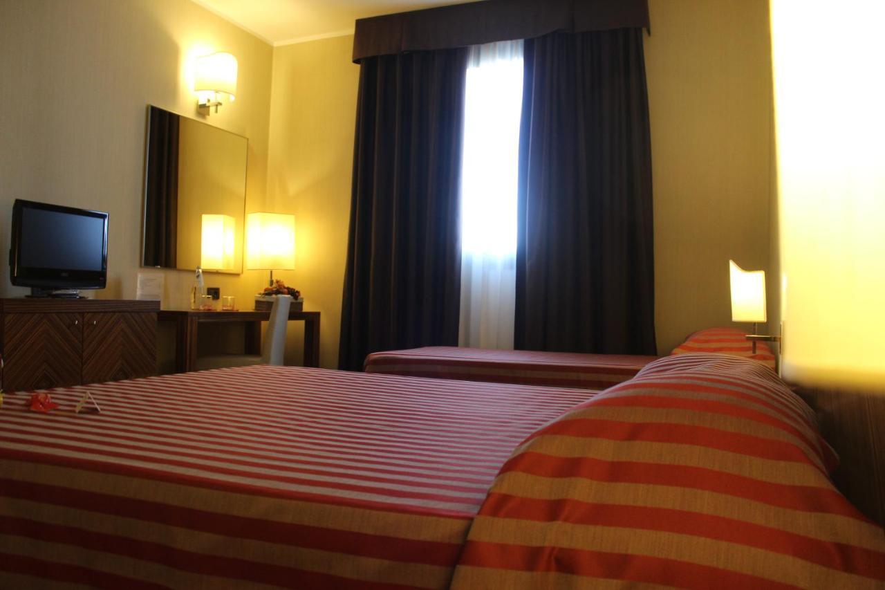 Mh Hotel Piacenza Fiera Extérieur photo