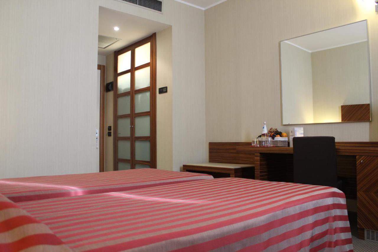 Mh Hotel Piacenza Fiera Extérieur photo