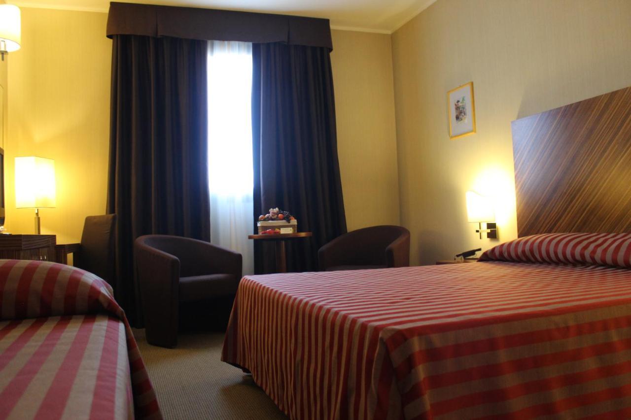 Mh Hotel Piacenza Fiera Extérieur photo