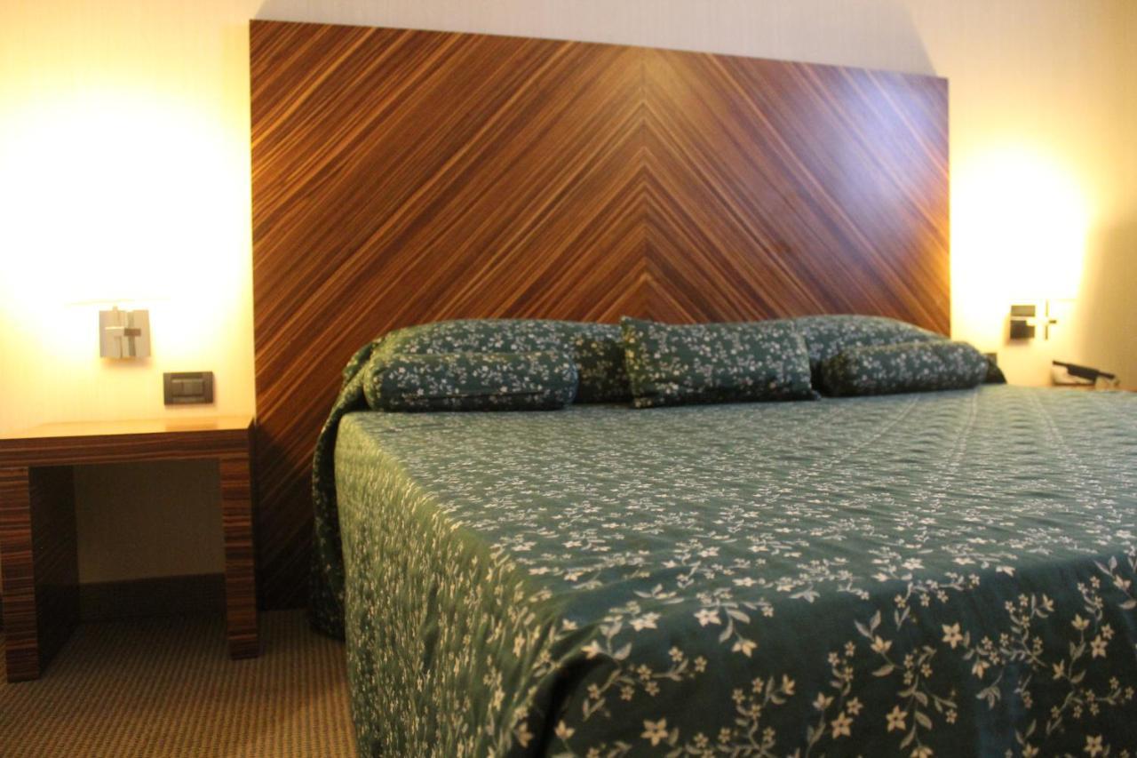 Mh Hotel Piacenza Fiera Extérieur photo