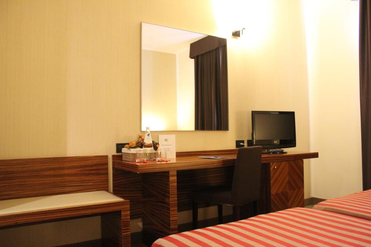 Mh Hotel Piacenza Fiera Extérieur photo