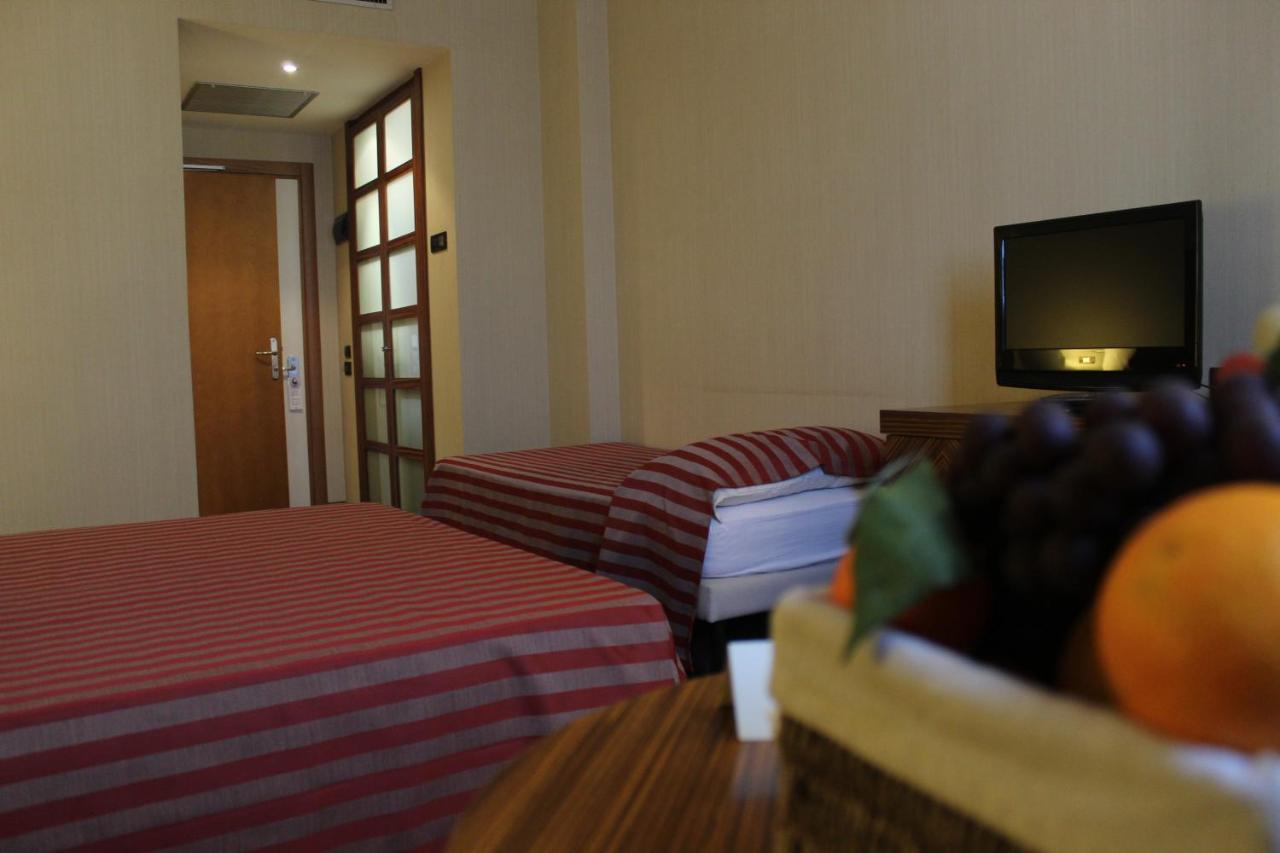 Mh Hotel Piacenza Fiera Extérieur photo