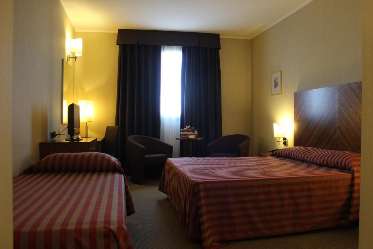 Mh Hotel Piacenza Fiera Extérieur photo