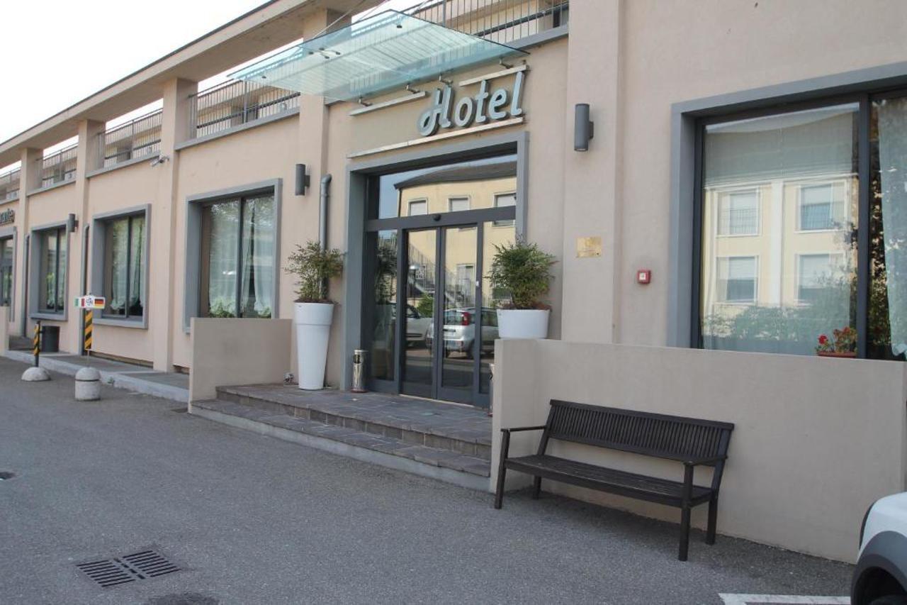 Mh Hotel Piacenza Fiera Extérieur photo