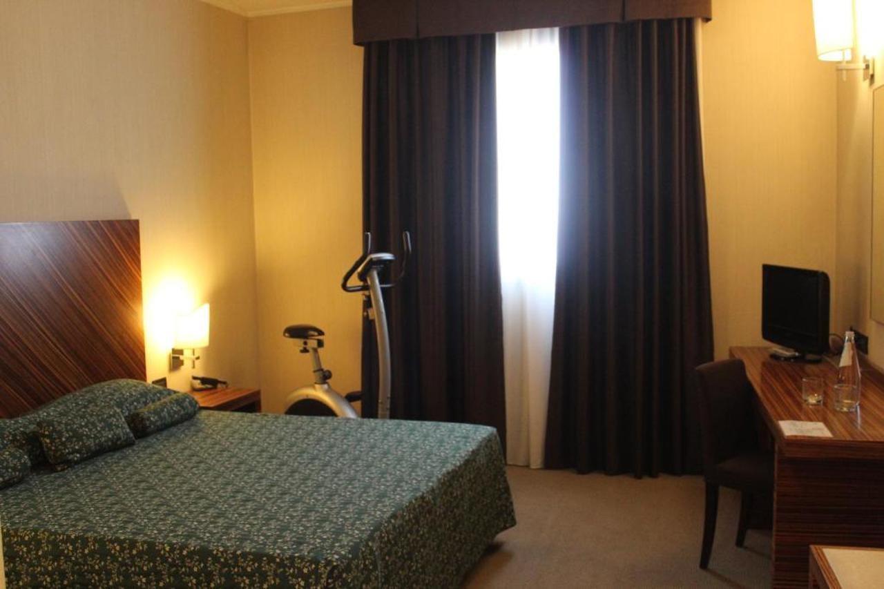 Mh Hotel Piacenza Fiera Extérieur photo