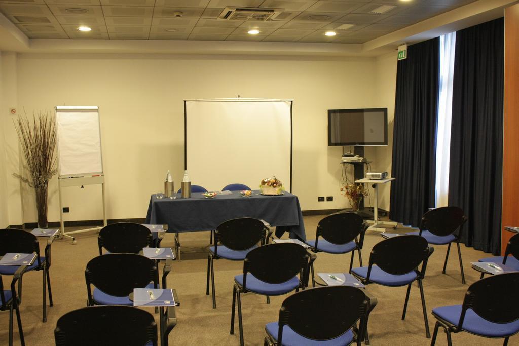 Mh Hotel Piacenza Fiera Extérieur photo