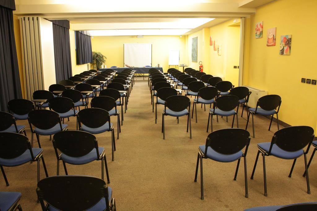 Mh Hotel Piacenza Fiera Extérieur photo