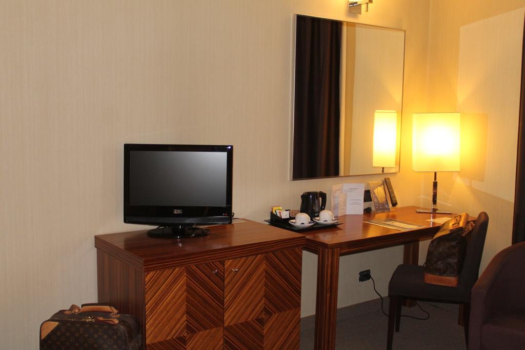 Mh Hotel Piacenza Fiera Extérieur photo