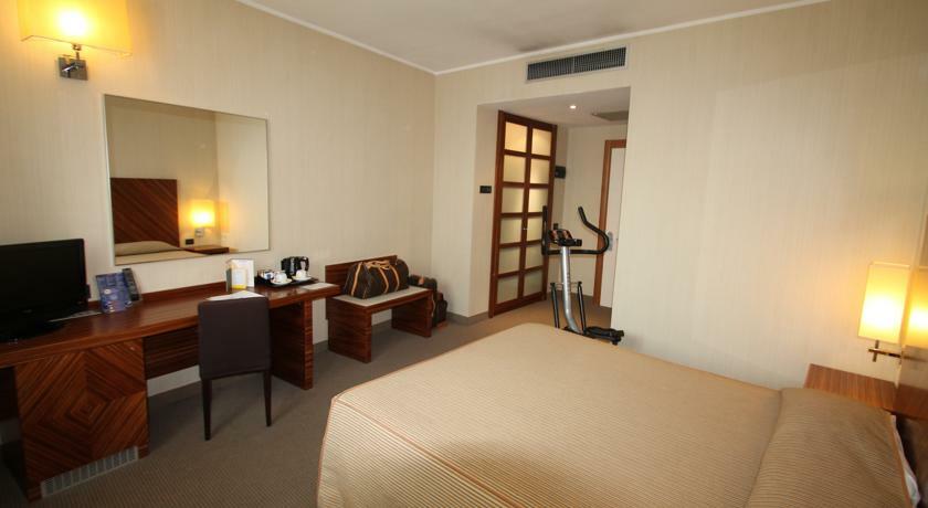 Mh Hotel Piacenza Fiera Extérieur photo